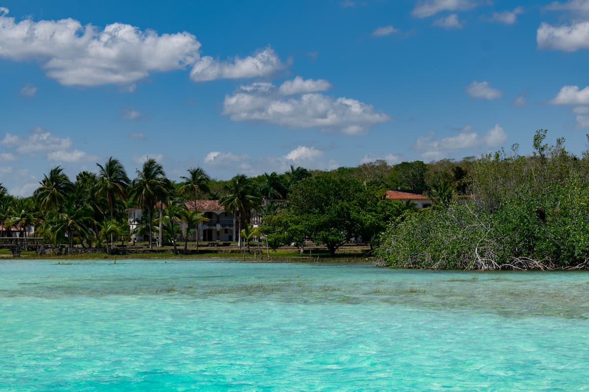 Baawe Bacalar - Paradise view of the 7-color lagoon